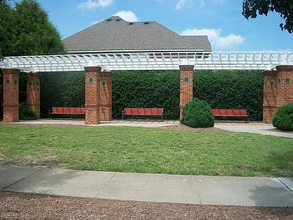 5th image of 1132 Winsford Ln #46