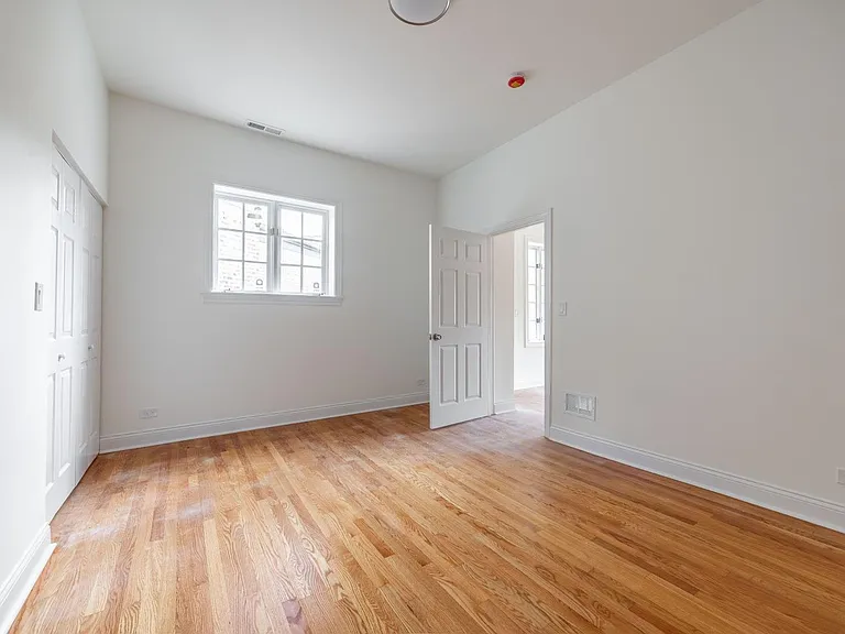 3109 N Harding Ave #3 — Photo 5