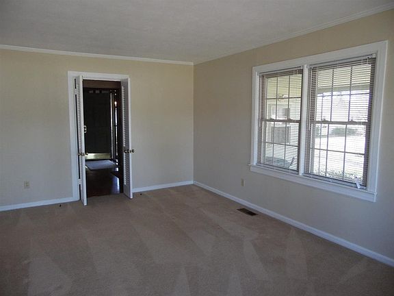 3rd image of 251 Iroquois Dr