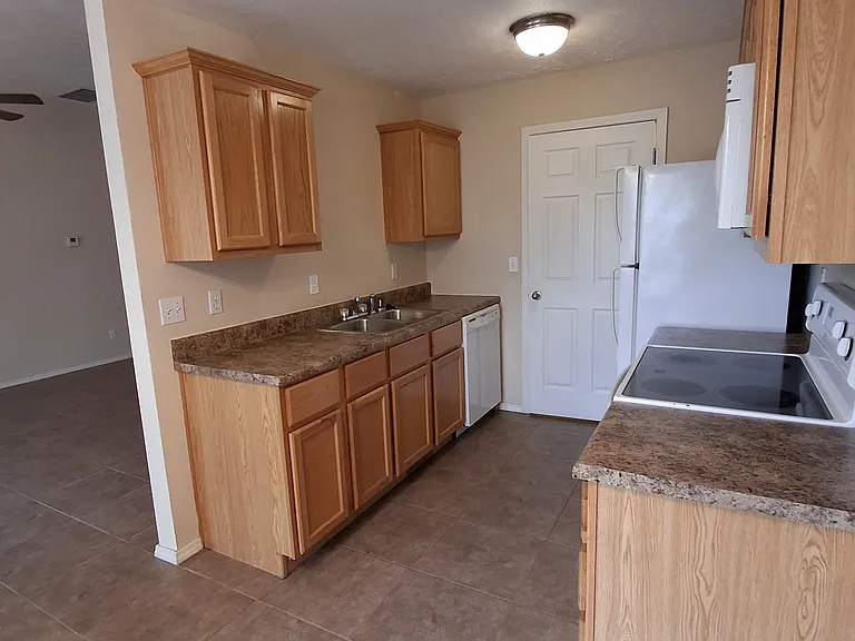 1916 S Bryson Cir #1916 — Photo 7