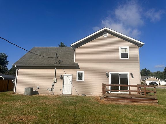 4th image of 310 E Beacon Ct