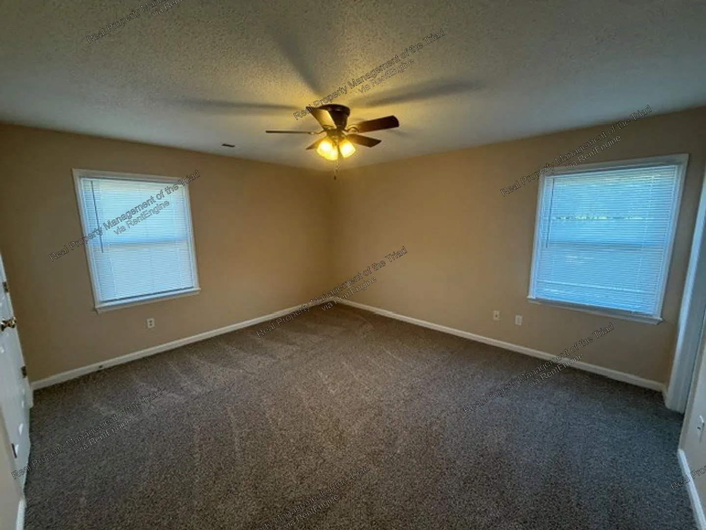 4 bed, 3.0 bath, 1996 sqft, $1,949 — Photo 4
