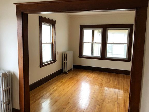 3rd image of 11 Beauport Ave #2