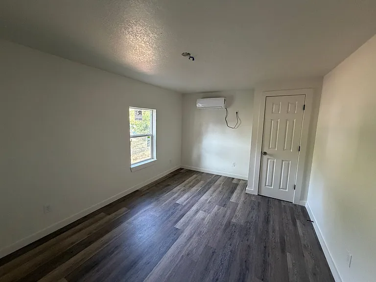 410 W Lincoln Ave — Photo 6