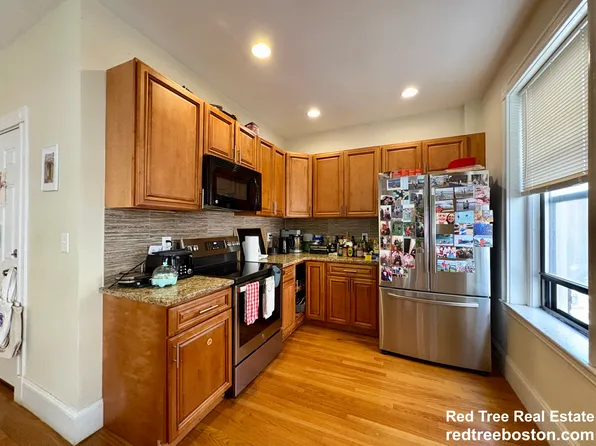 184 Saint Paul St #1, Brookline, MA 02446