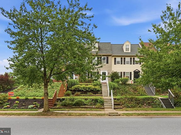 2nd image of 22 Pennwick Dr