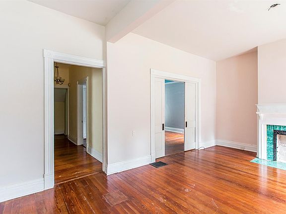 4th image of 637 Central Ave