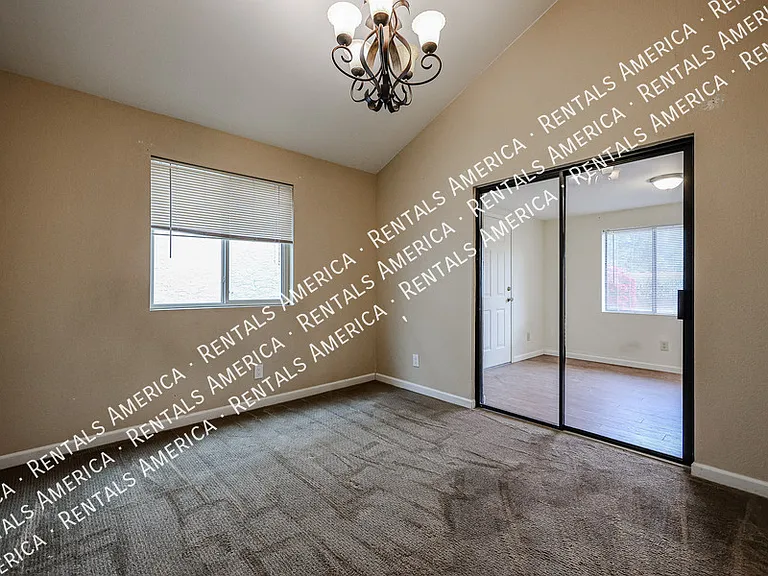 1621 E Vaughn St — Photo 23