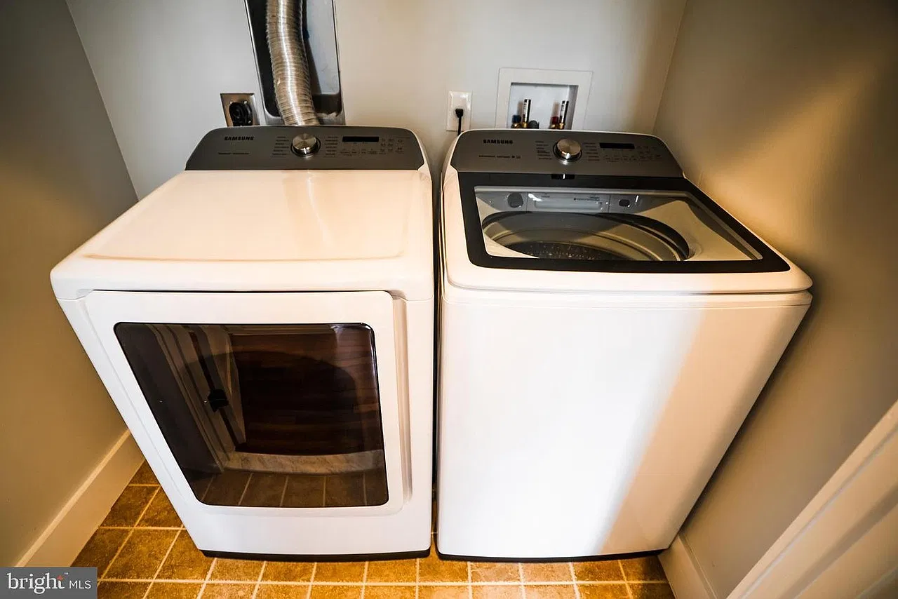 1 bed, $1,050 — Photo 4