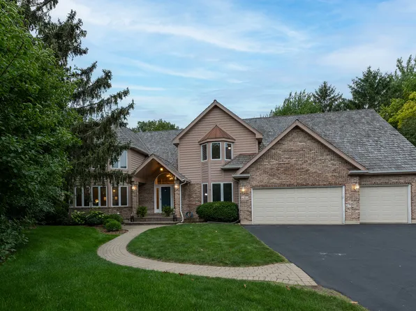 5 Mossfield Ct, Sugar Grove, IL 60554