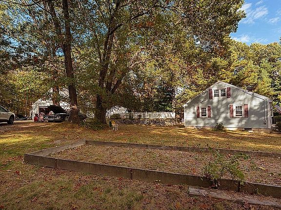 2nd image of 375 Old Russell St