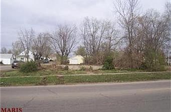 2nd image of 300 S Desloge Dr