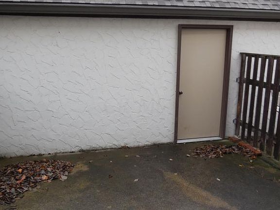 3rd image of 313 Saint Andrews Dr