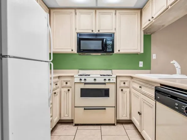 44 Lakeview Cir, Cathedral City, CA 92234