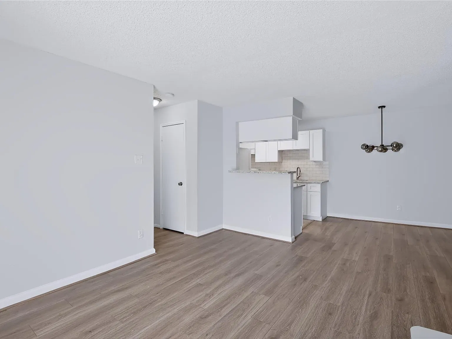 2 bed, 1.0 bath, 796 sqft, $1,175 — Photo 4