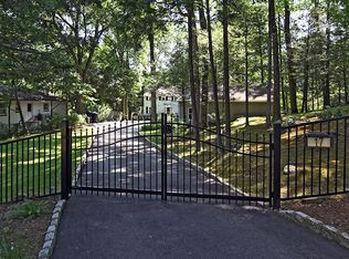 17 Highland Rd, Bloomingdale, NJ 07403