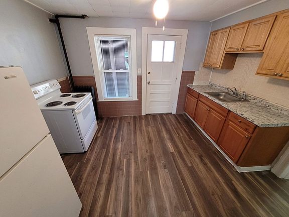 4th image of 1279 Elm St #1297-15
