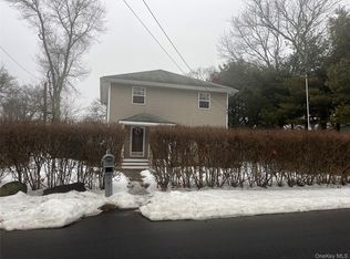 208 Lake Dr, East Patchogue, NY 11772