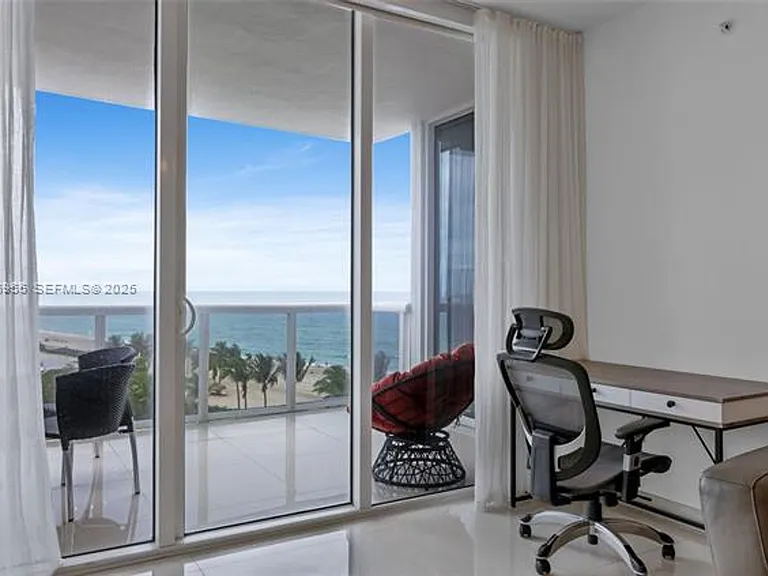 18201 Collins Ave #902 — Photo 2