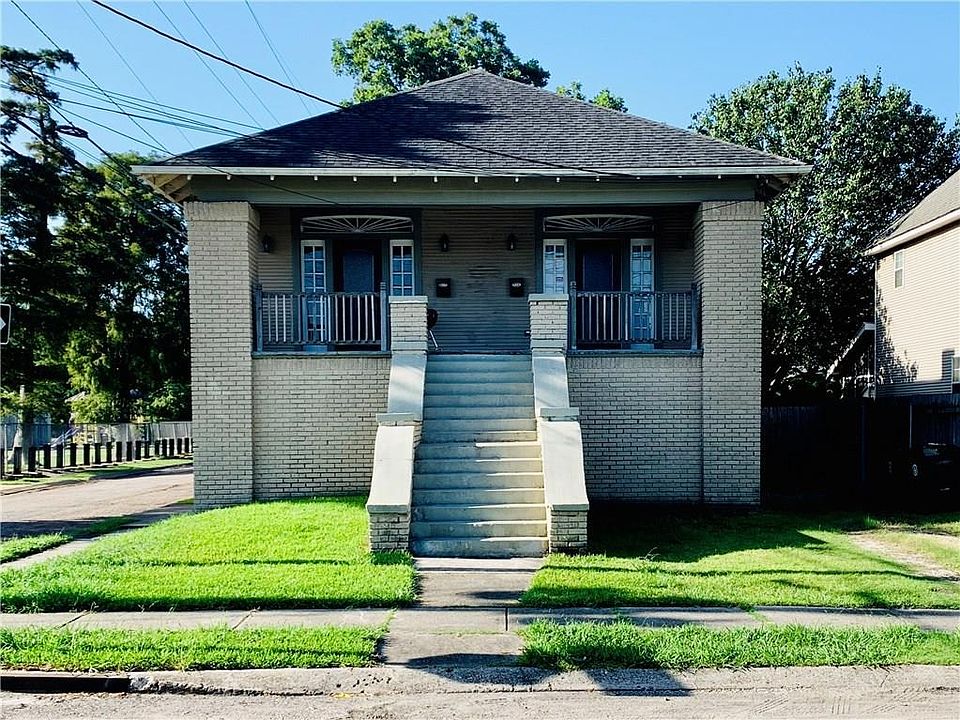 1st image of 840 Louque Pl