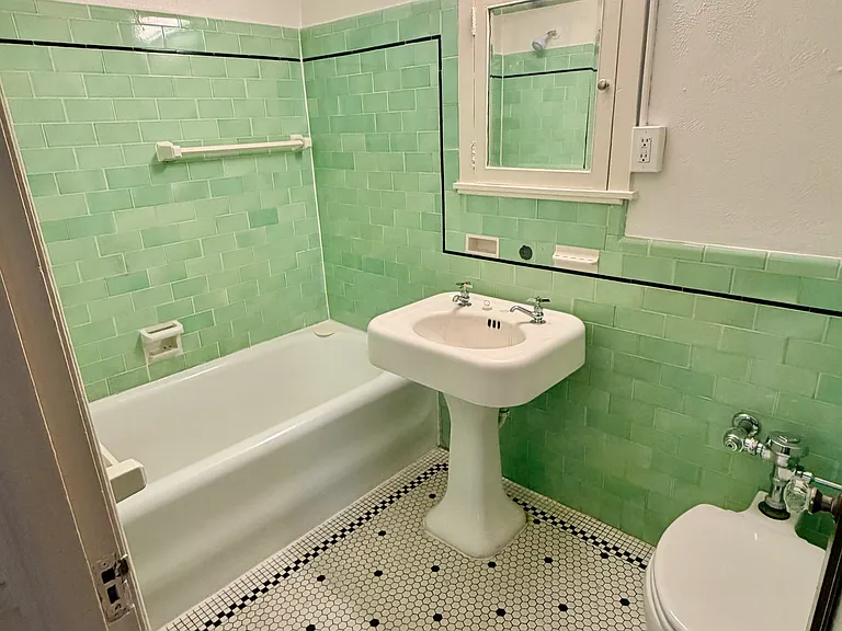 1275 N Washington St — Photo 11