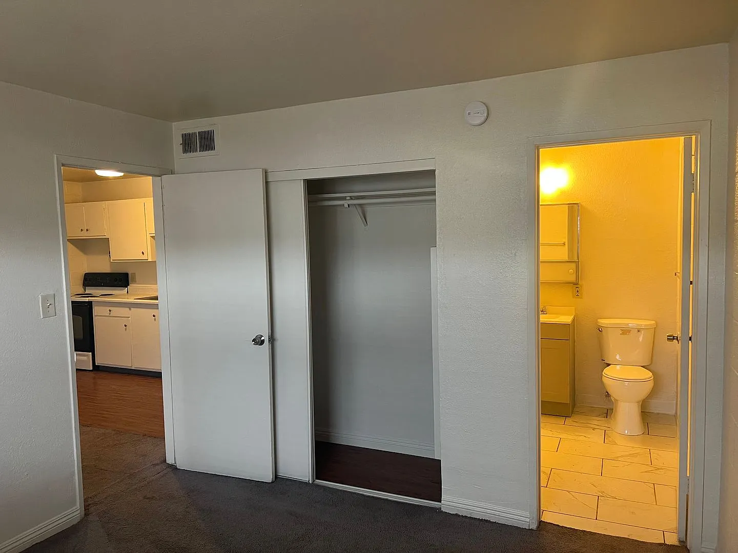 Affordable 1bed, 1bath Apartment — Photo 3