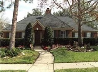 15119 Greenleaf Ln, Houston, TX 77062