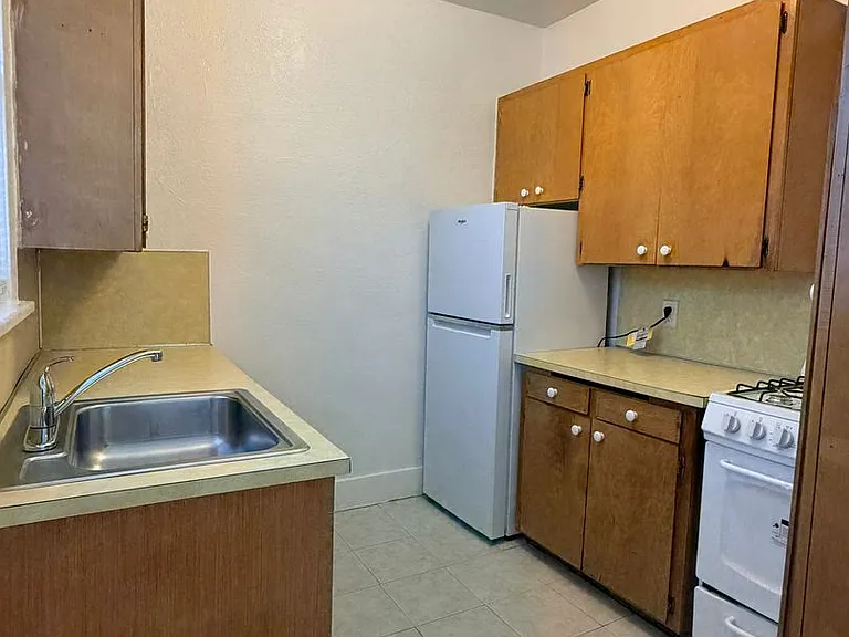 102 N Mission St — Photo 9
