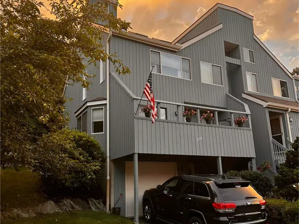 264 Sunwood Drive #264, Shelton, CT 06484
