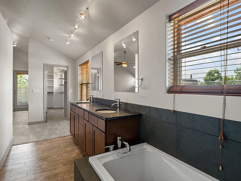 1275 S Clayton St — Photo 25