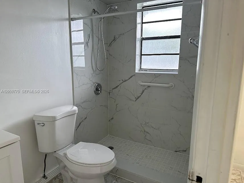 Bleau Grotto Condo — Photo 4