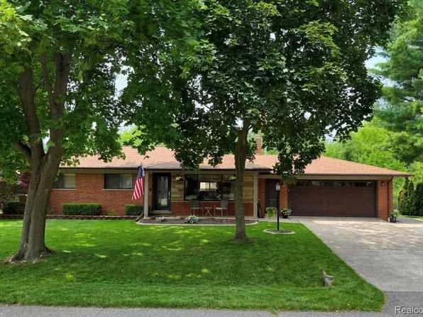 7481 Flickinger Dr, Shelby Township, MI 48317