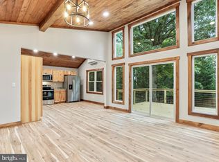 348 Sleepyview Ln, Berkeley Springs, WV 25411