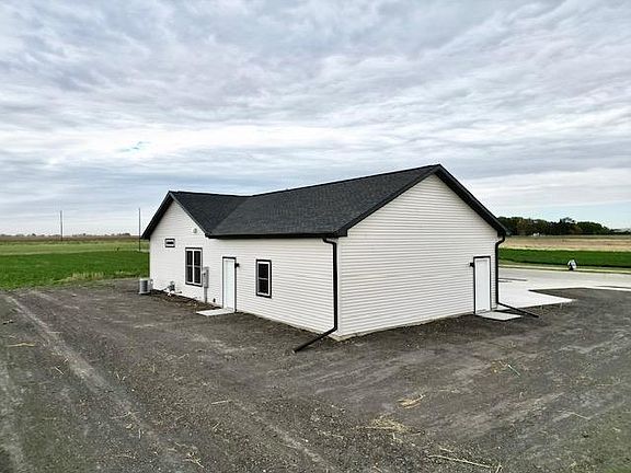 5th image of 1106 Sunflower Rd