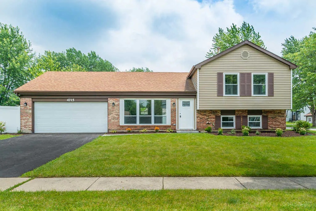 4715 Zeppelin Dr photo 1