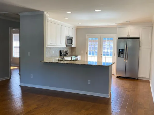 525 NE Broad St #A, Southern Pines, NC 28387