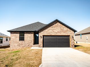 1102 Fenli Ave, Monett, MO 65708