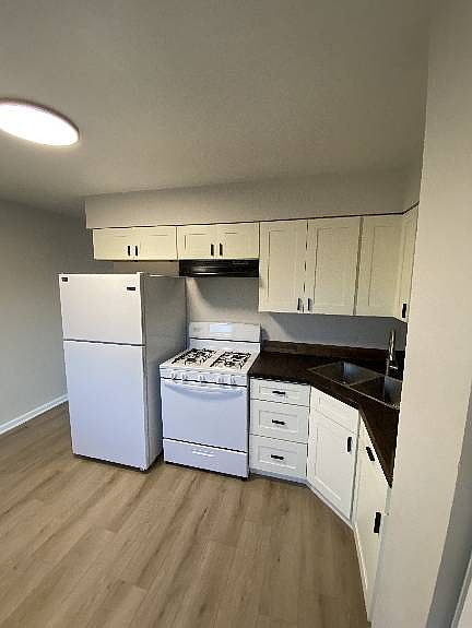 2nd image of 1070 E Prospect St