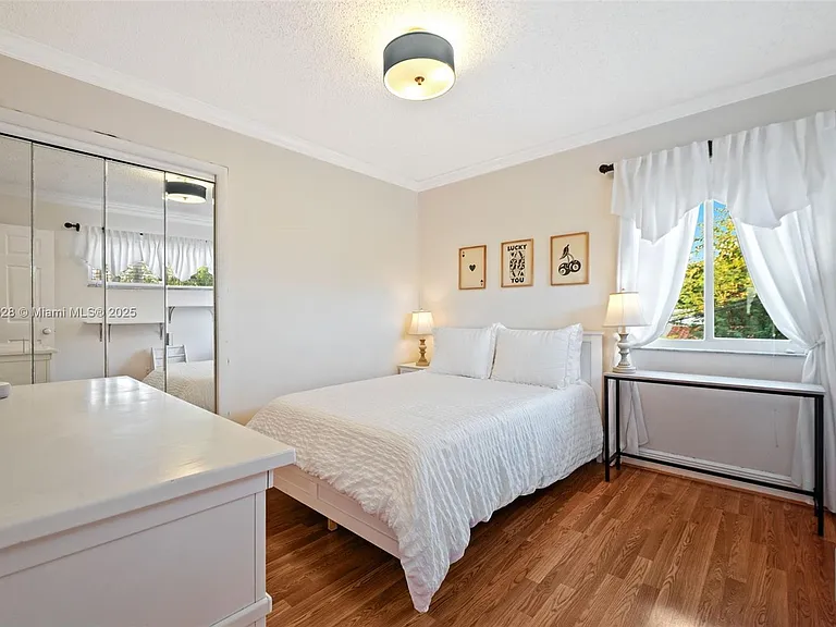 1211 Algeria Ave — Photo 21