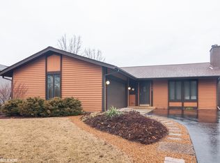 105 Longleaf Dr, Naperville, IL 60540