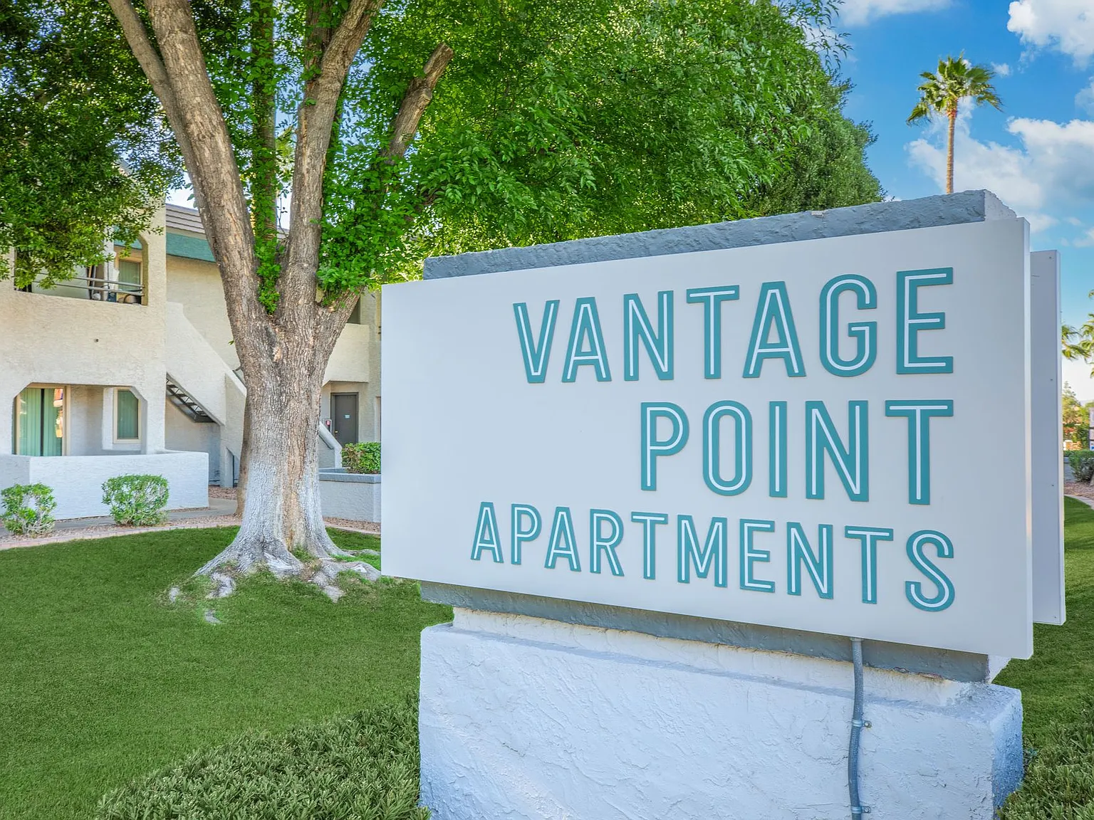 Vantage Point — Photo 2