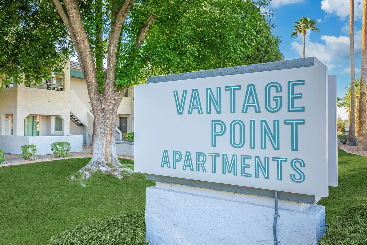 Building Photo - Vantage Point