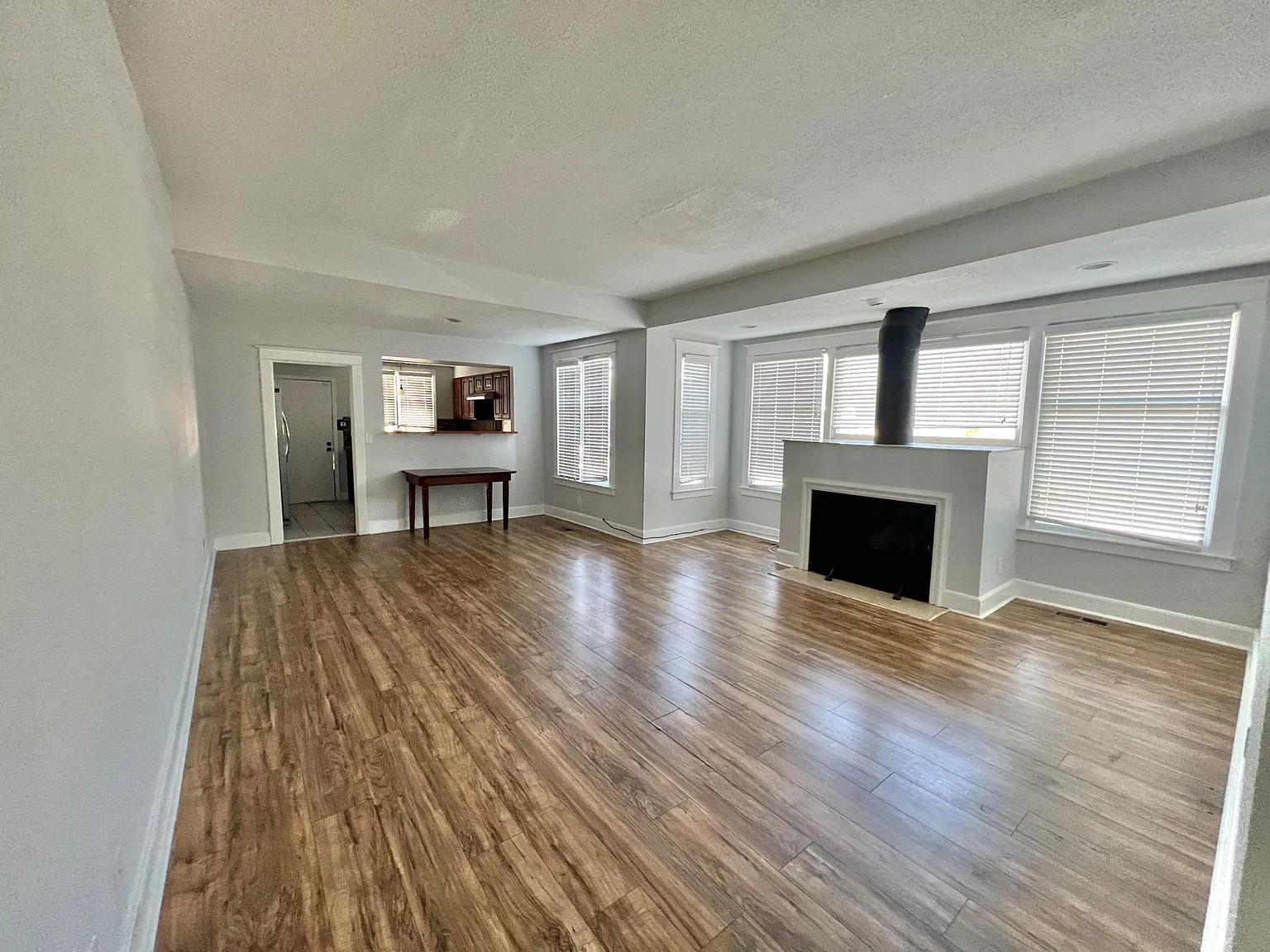 2 bed, 2.5 bath, 1600 sqft, $1,343 — Photo 4