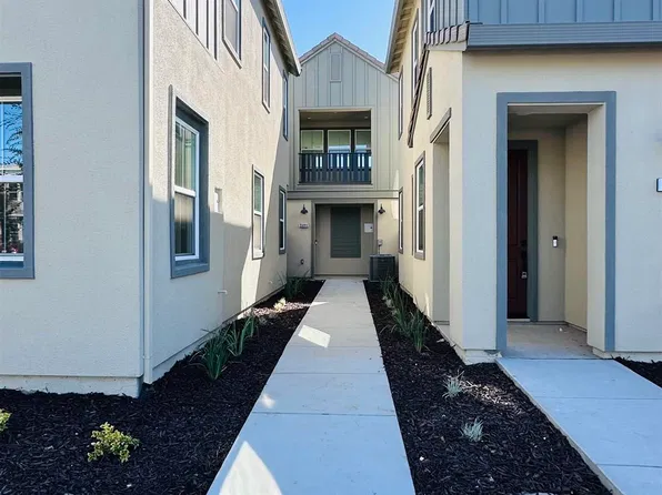 2406 Garden Farms Ave, Lathrop, CA 95330
