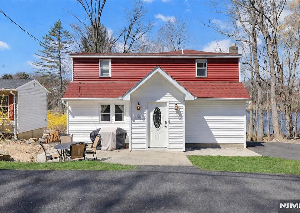 1st image of 23 Upper Mountain Glen Lake Dr