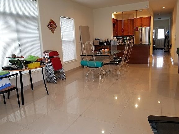 4th image of 6913 Catamaran Way