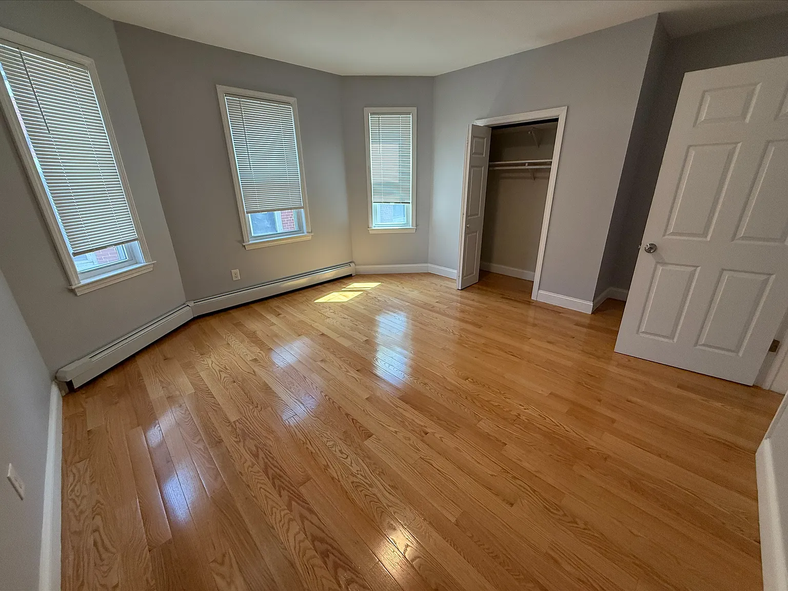 3 bed, 1200 sqft, $3,150 — Photo 2
