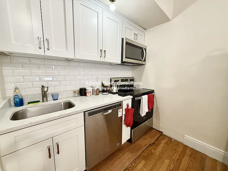 337 Beacon St #7 — Photo 6