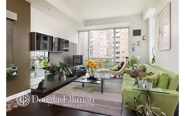 Sold by Douglas Elliman | media 24