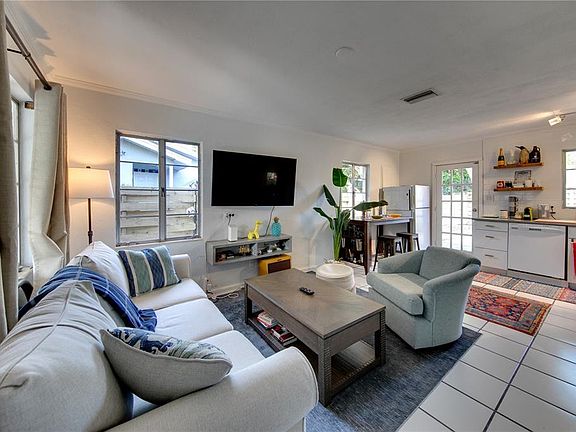 3rd image of 3901 Iroquois Dr